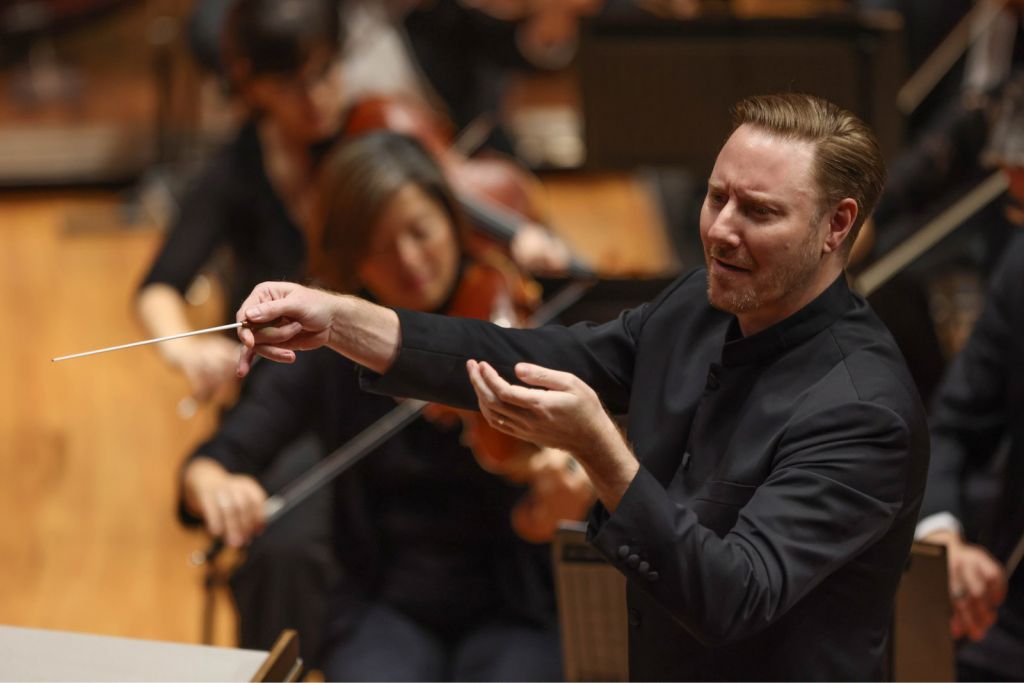 Benjamin Northey conducting the Queensland Symphony Orchestra